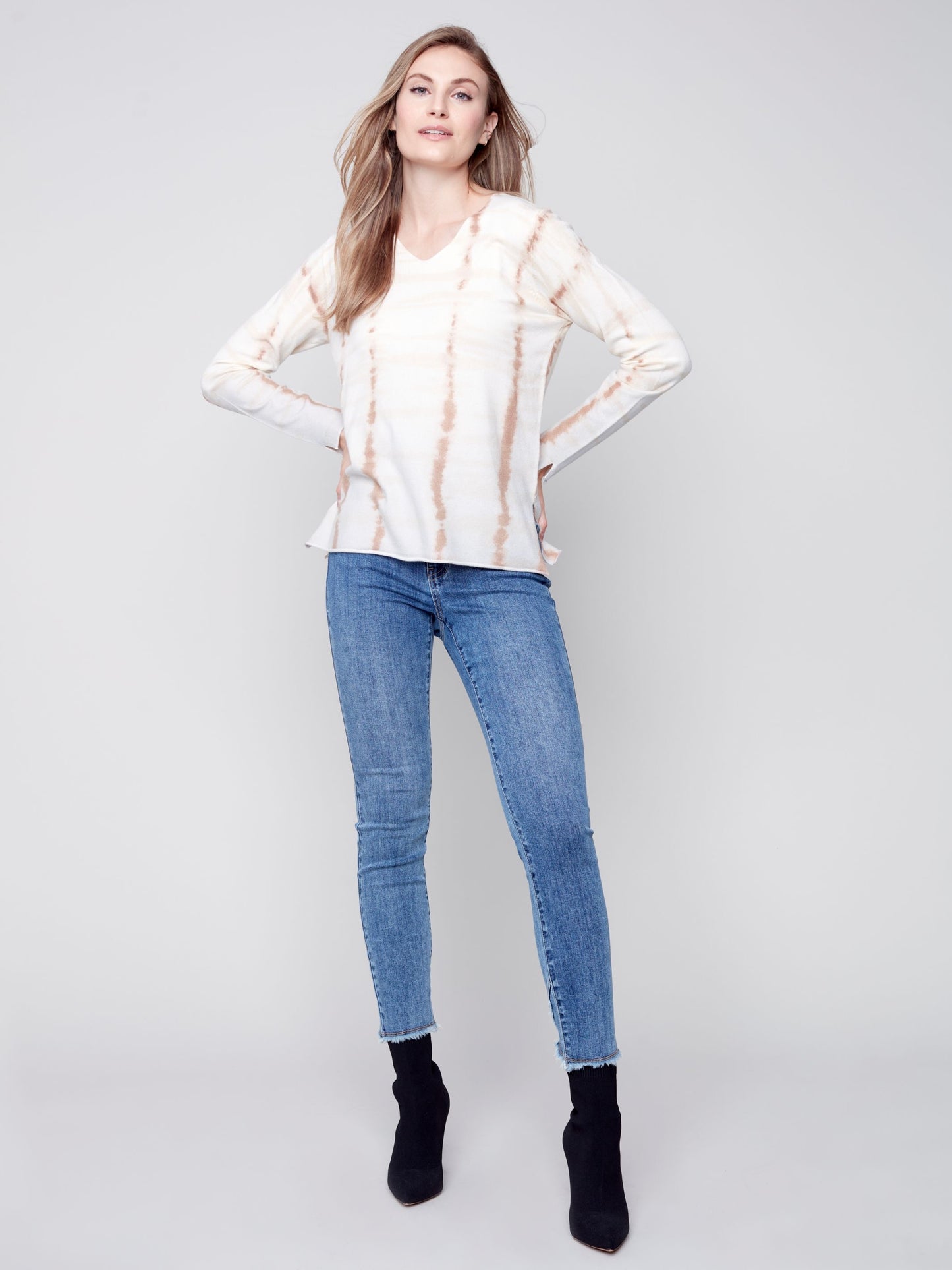 CB Printed V-neck Sweater