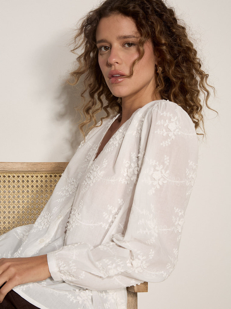 AP 3D Broderie V-Neck Shirt