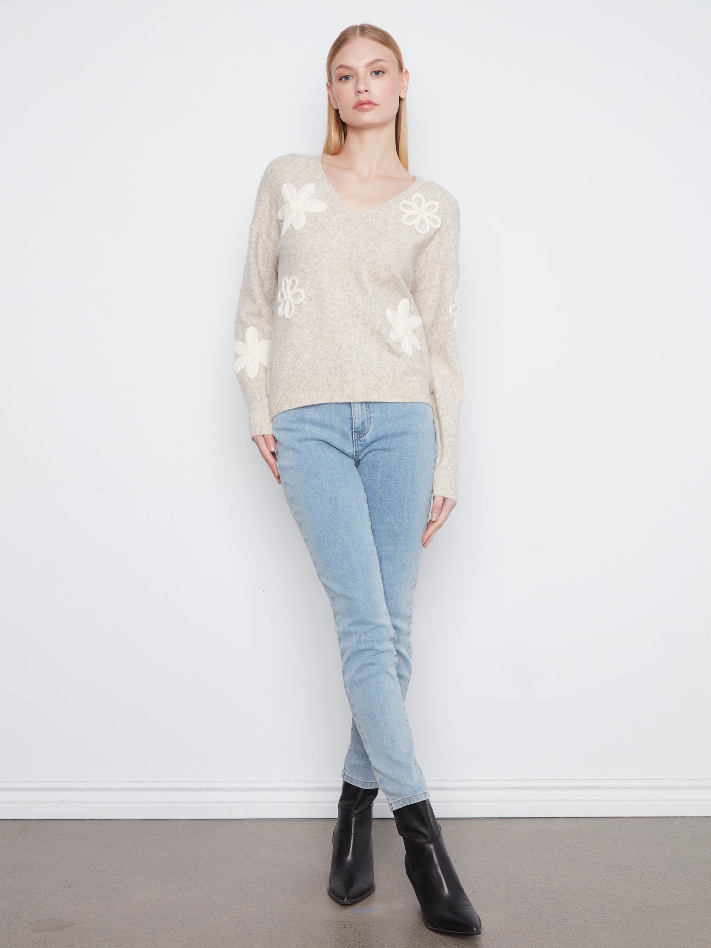 CB V-Neck W/Flower Appliques