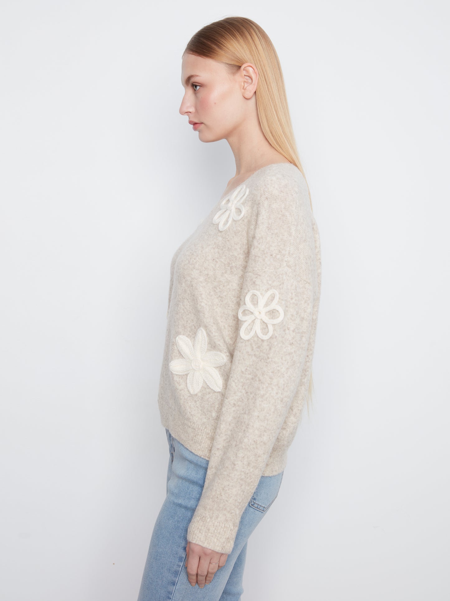 CB V-Neck W/Flower Appliques